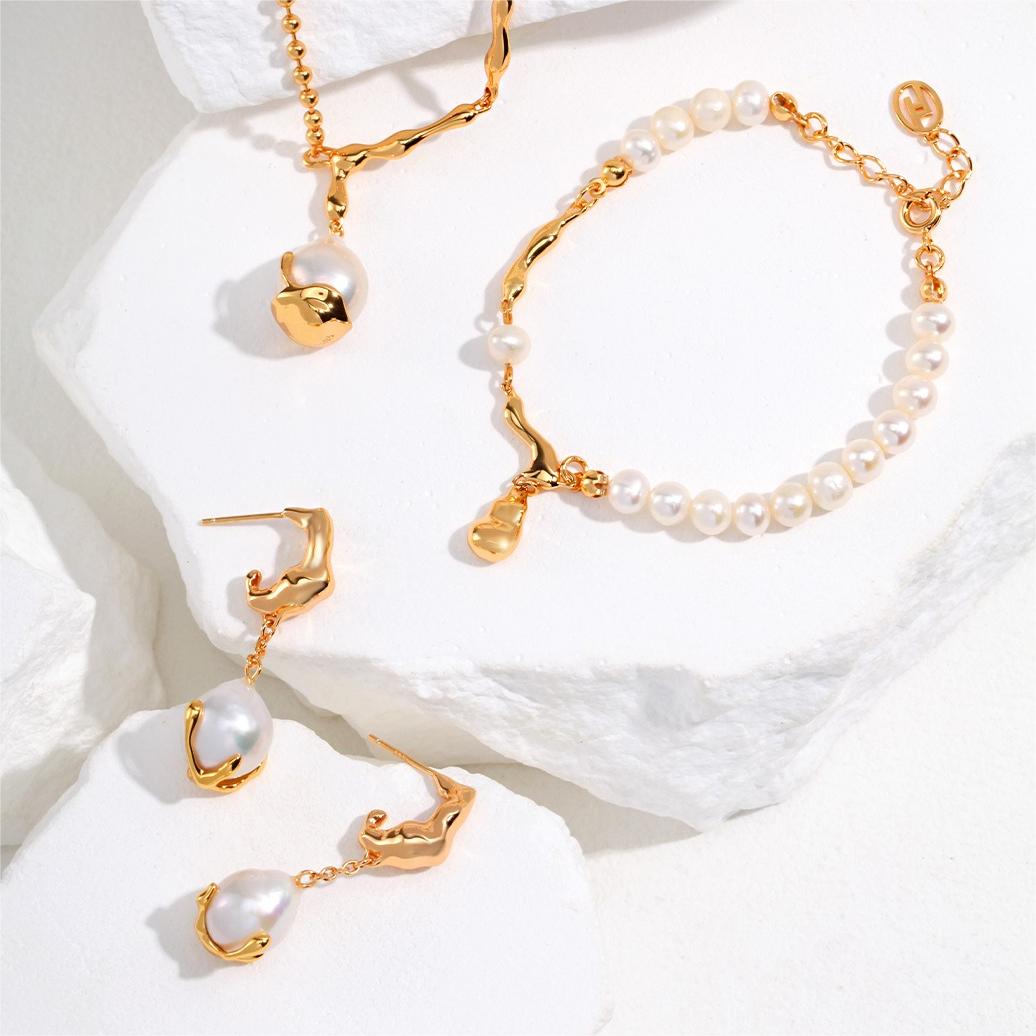 lava Baroque Pearl Bracelet